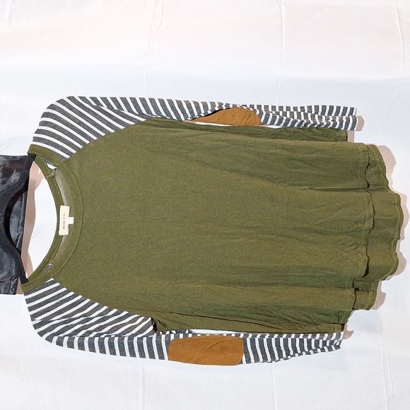 Hailey & Co Long sleeve top size Small.  Item 80 - Picture 1 of 5